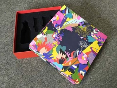 濟(jì)南精品盒廠家告訴你，如何做出創(chuàng)意的化妝品包裝盒